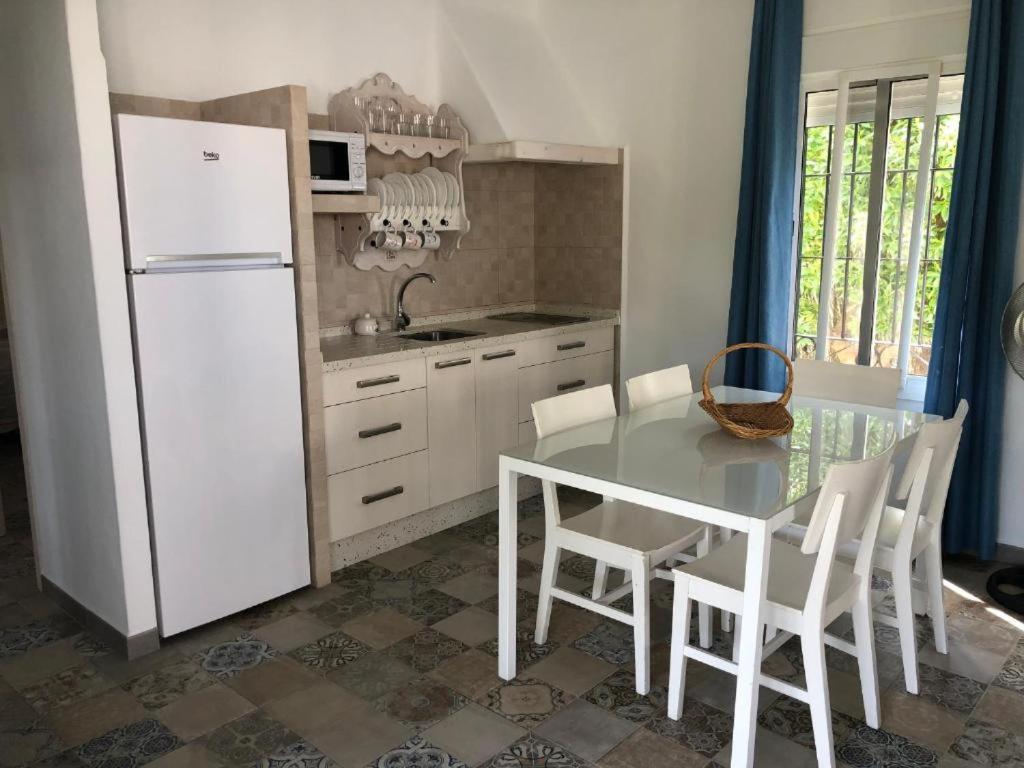 Apartamentos Cala Isabel Zahora Dış mekan fotoğraf